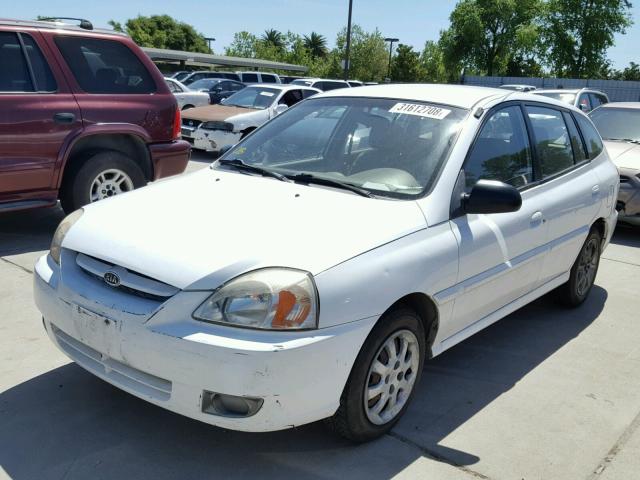 KNADC165736148811 - 2003 KIA RIO CINCO WHITE photo 2