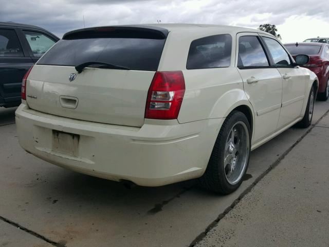 2D4FV48T15H160833 - 2005 DODGE MAGNUM SE BEIGE photo 4