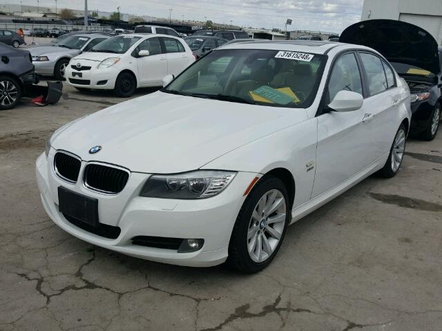 WBAPK7C52BF196125 - 2011 BMW 328 XI WHITE photo 2