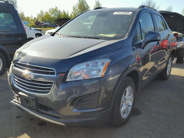 3GNCJPSB0GL124095 - 2016 CHEVROLET TRAX 1LT GRAY photo 2