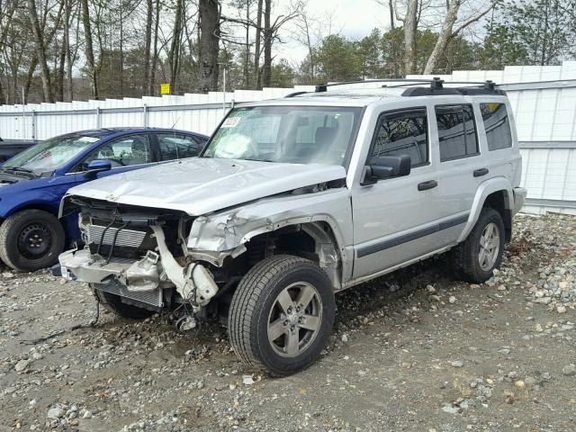 1J8HG48K56C131999 - 2006 JEEP COMMANDER SILVER photo 2