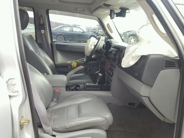 1J8HG48K56C131999 - 2006 JEEP COMMANDER SILVER photo 5