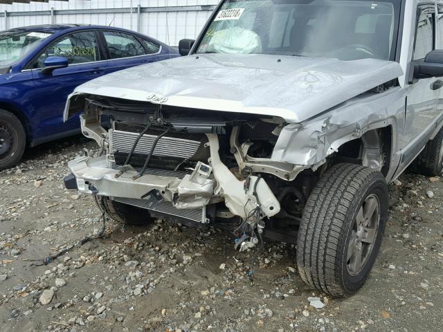 1J8HG48K56C131999 - 2006 JEEP COMMANDER SILVER photo 9