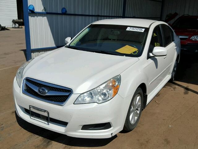 4S3BMCF62A3230505 - 2010 SUBARU LEGACY 2.5 WHITE photo 2