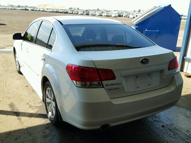 4S3BMCF62A3230505 - 2010 SUBARU LEGACY 2.5 WHITE photo 3