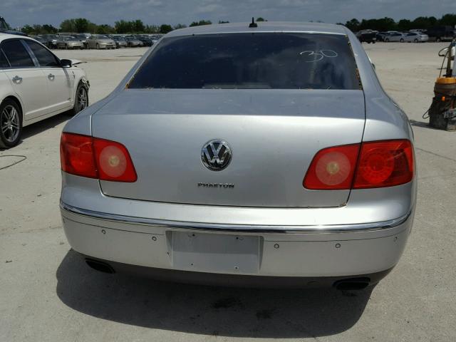 WVWAF63D548006808 - 2004 VOLKSWAGEN PHAETON 4. SILVER photo 10