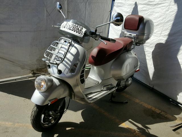 ZAPM459L4G5300541 - 2016 VESPA GTS 300 SU SILVER photo 2