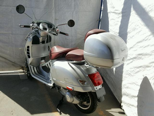 ZAPM459L4G5300541 - 2016 VESPA GTS 300 SU SILVER photo 3