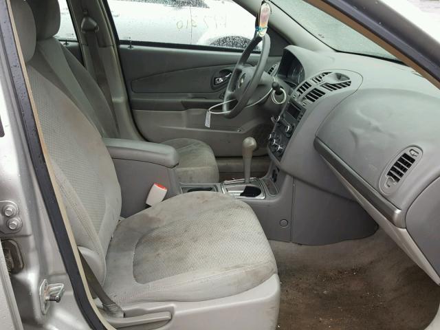 1G1ZS51F86F119480 - 2006 CHEVROLET MALIBU LS ვერცხლისფერი ფოტო 5