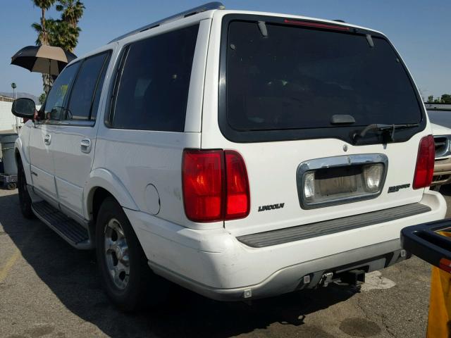 5LMEU27R62LJ08837 - 2002 LINCOLN NAVIGATOR WHITE photo 3