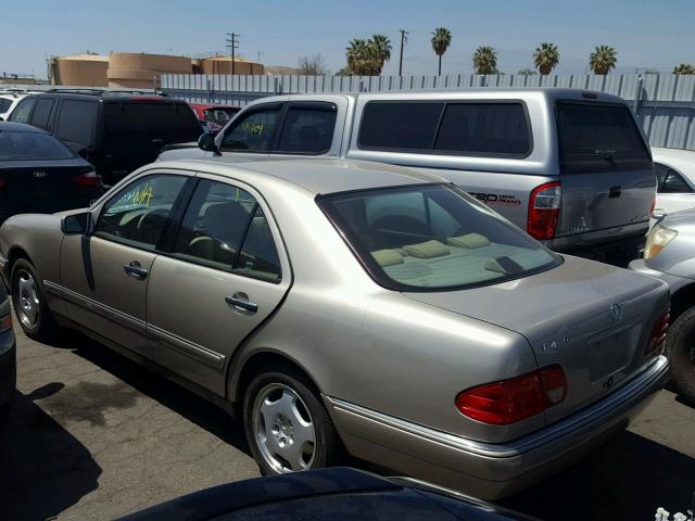 WDBJF72F3VA561063 - 1997 MERCEDES-BENZ E 420 GOLD photo 3