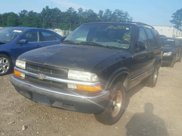 1GNCS13W8Y2186343 - 2000 CHEVROLET BLAZER BLACK photo 2