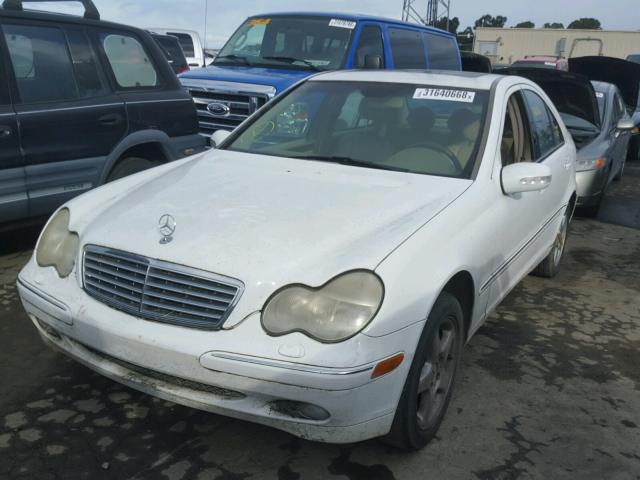 WDBRF64J21F074545 - 2001 MERCEDES-BENZ C320 WHITE photo 2