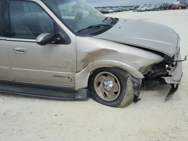 5LMEU27R32LJ17012 - 2002 LINCOLN NAVIGATOR TAN photo 9