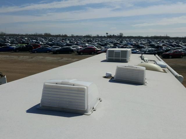 1UJBJ0BS3B1DJ0390 - 2011 JYCO EAGLE WHITE photo 9