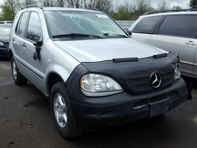 4JGAB54E3WA040461 - 1998 MERCEDES-BENZ ML 320 SILVER photo 1