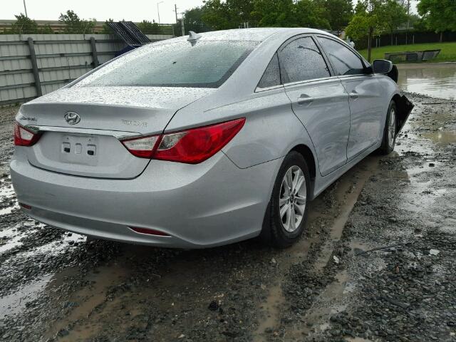 5NPEB4AC5DH625776 - 2013 HYUNDAI SONATA GLS SILVER photo 4