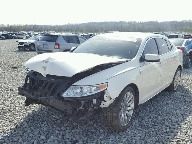 1LNHM93R59G629422 - 2009 LINCOLN MKS WHITE photo 2