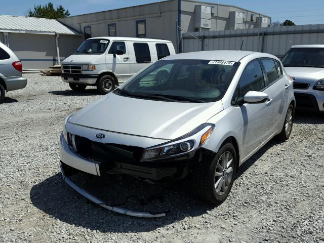 KNAFK5A89H5673547 - 2017 KIA FORTE LX SILVER photo 2