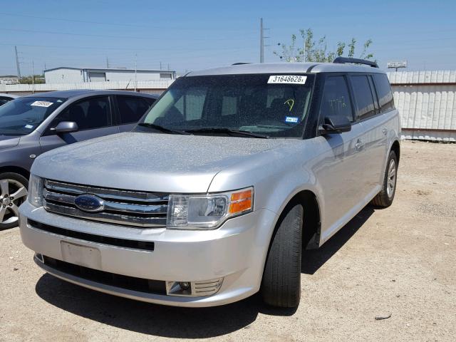 2FMGK5BC5BBD00773 - 2011 FORD FLEX SE SILVER photo 2