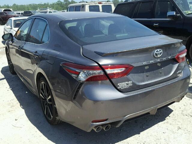 4T1B61HK1JU519129 - 2018 TOYOTA CAMRY XSE GRAY photo 3