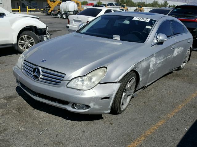 WDDDJ75X76A046026 - 2006 MERCEDES-BENZ CLS 500C SILVER photo 2