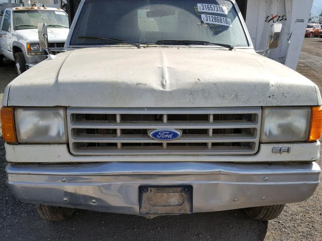 1FDKF37HXKKB13915 - 1989 FORD F350 WHITE photo 7