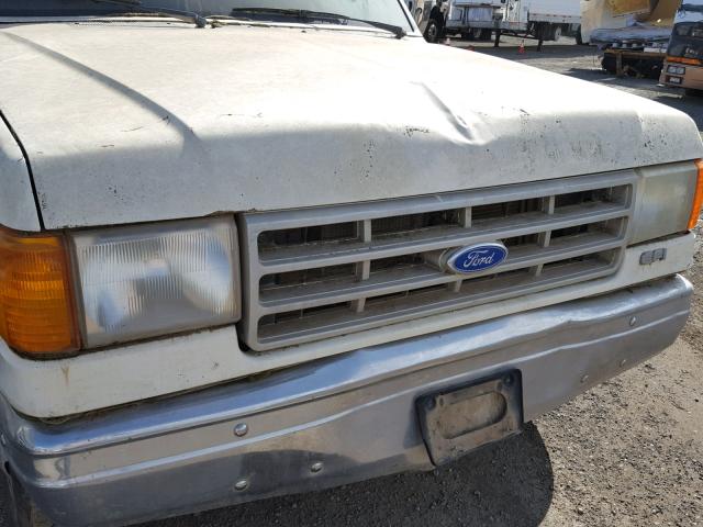 1FDKF37HXKKB13915 - 1989 FORD F350 WHITE photo 9