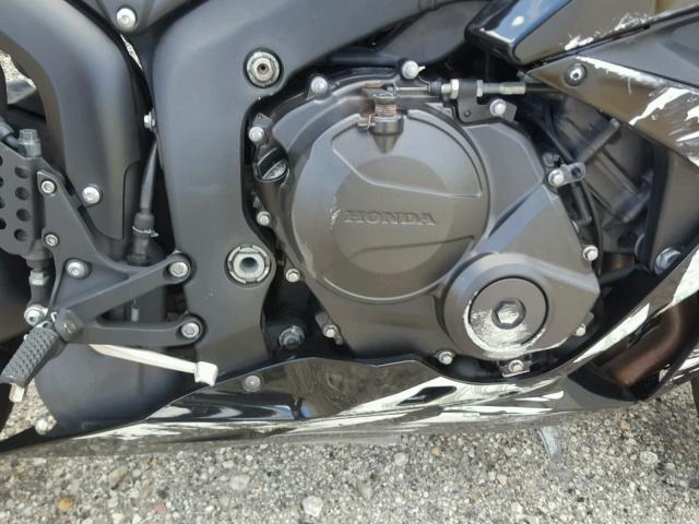 JH2PC40488M101752 - 2008 HONDA CBR600 RR BLACK photo 7