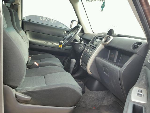 JTLKT324664119890 - 2006 TOYOTA SCION XB BROWN photo 5