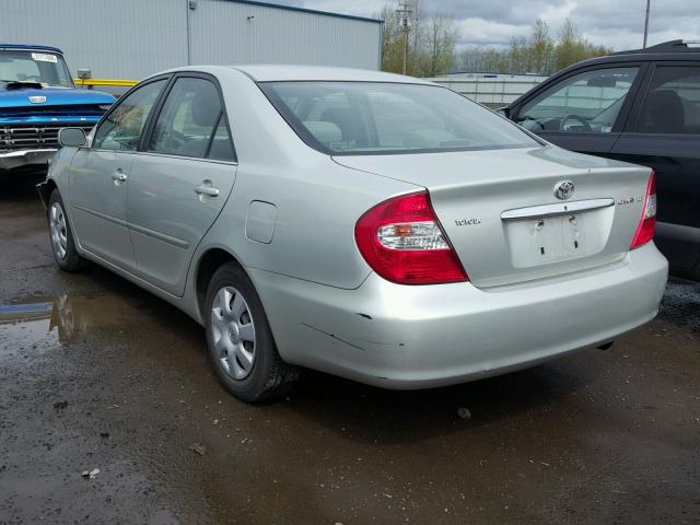 JTDBE32K840267533 - 2004 TOYOTA CAMRY LE ვერცხლისფერი ფოტო 3