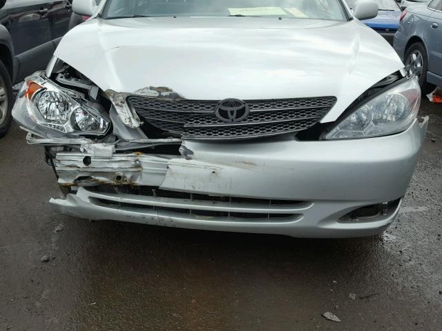 JTDBE32K840267533 - 2004 TOYOTA CAMRY LE ვერცხლისფერი ფოტო 9