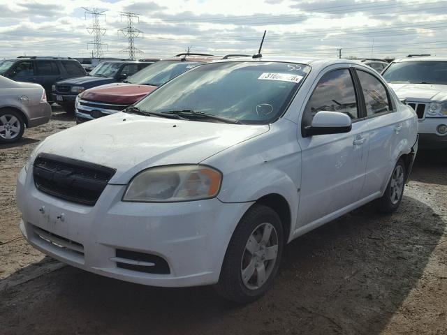 KL1TD56E19B636890 - 2009 CHEVROLET AVEO LS WHITE photo 2