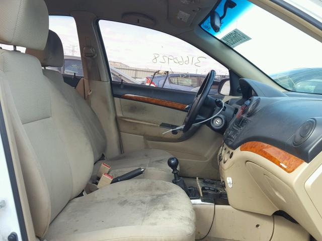 KL1TD56E19B636890 - 2009 CHEVROLET AVEO LS WHITE photo 5