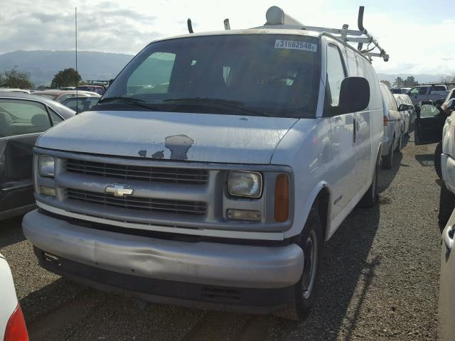 1GCFG25WX11164818 - 2001 CHEVROLET EXPRESS G2 WHITE photo 2