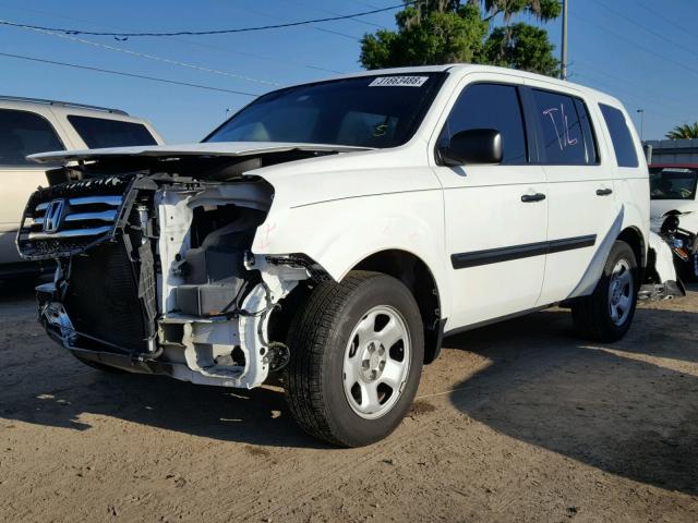 5FNYF3H26CB035138 - 2012 HONDA PILOT LX WHITE photo 2