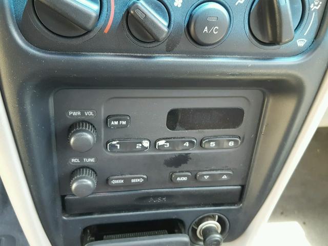 1Y1SK52832Z408196 - 2002 CHEVROLET GEO PRIZM 银色 照片 9