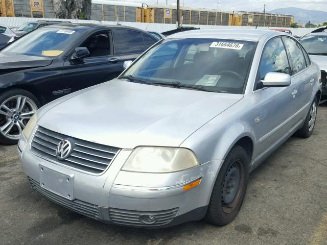 WVWPD63B32P281773 - 2002 VOLKSWAGEN PASSAT GLS SILVER photo 2