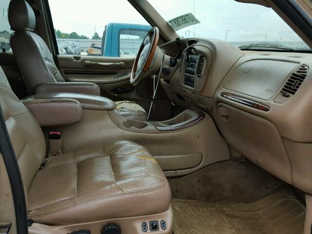 5LMRU27L3WLJ36923 - 1998 LINCOLN NAVIGATOR 金色 照片 5