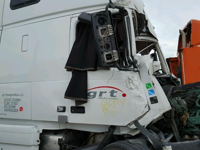 4V4NC9EHXFN922839 - 2015 VOLVO VN VNL WHITE photo 9