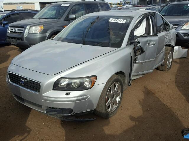 YV1MS682552097092 - 2005 VOLVO S40 T5 FWD SILVER photo 2