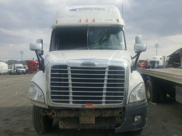 1FUJGLDR9BSBB4488 - 2011 FREIGHTLINER CASCADIA 1 WHITE photo 7