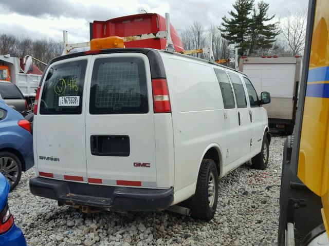 1GTHG35U651237380 - 2005 GMC SAVANA G35 WHITE photo 4