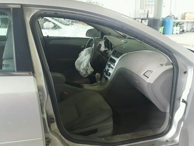 1G1ZB5EB2AF269259 - 2010 CHEVROLET MALIBU LS 银色 照片 5