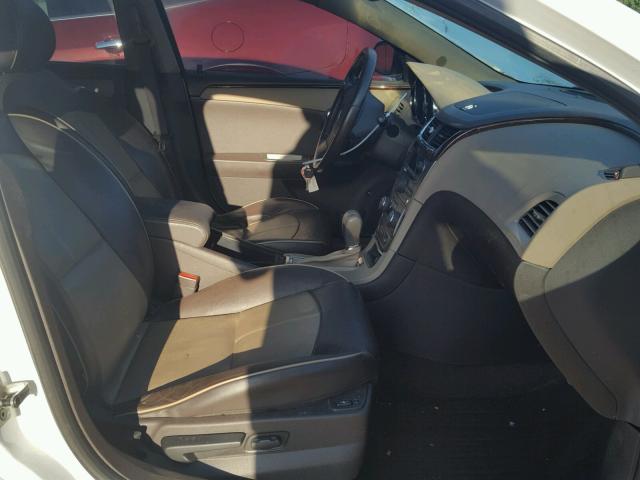 1G1ZE5E77AF123247 - 2010 CHEVROLET MALIBU LTZ WHITE photo 5