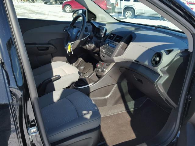 1G1JB6SH9C4218173 - 2012 CHEVROLET SONIC LS 黑色 照片 5