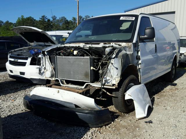 1GTHG35K881123660 - 2008 GMC SAVANA G35 WHITE photo 2