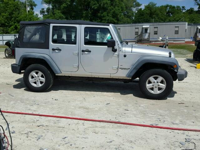 1J4BA3H17BL507770 - 2011 JEEP WRANGLER U SILVER photo 9