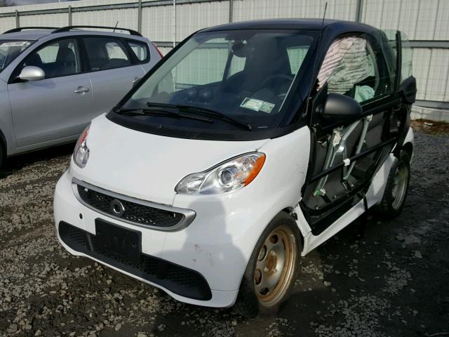 WMEEJ9AA6GK842260 - 2016 SMART FORTWO ELE 白色 照片 2