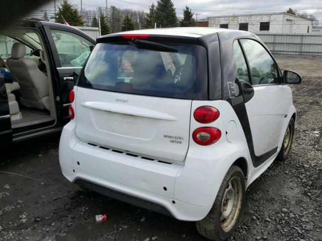 WMEEJ9AA6GK842260 - 2016 SMART FORTWO ELE 白色 照片 4
